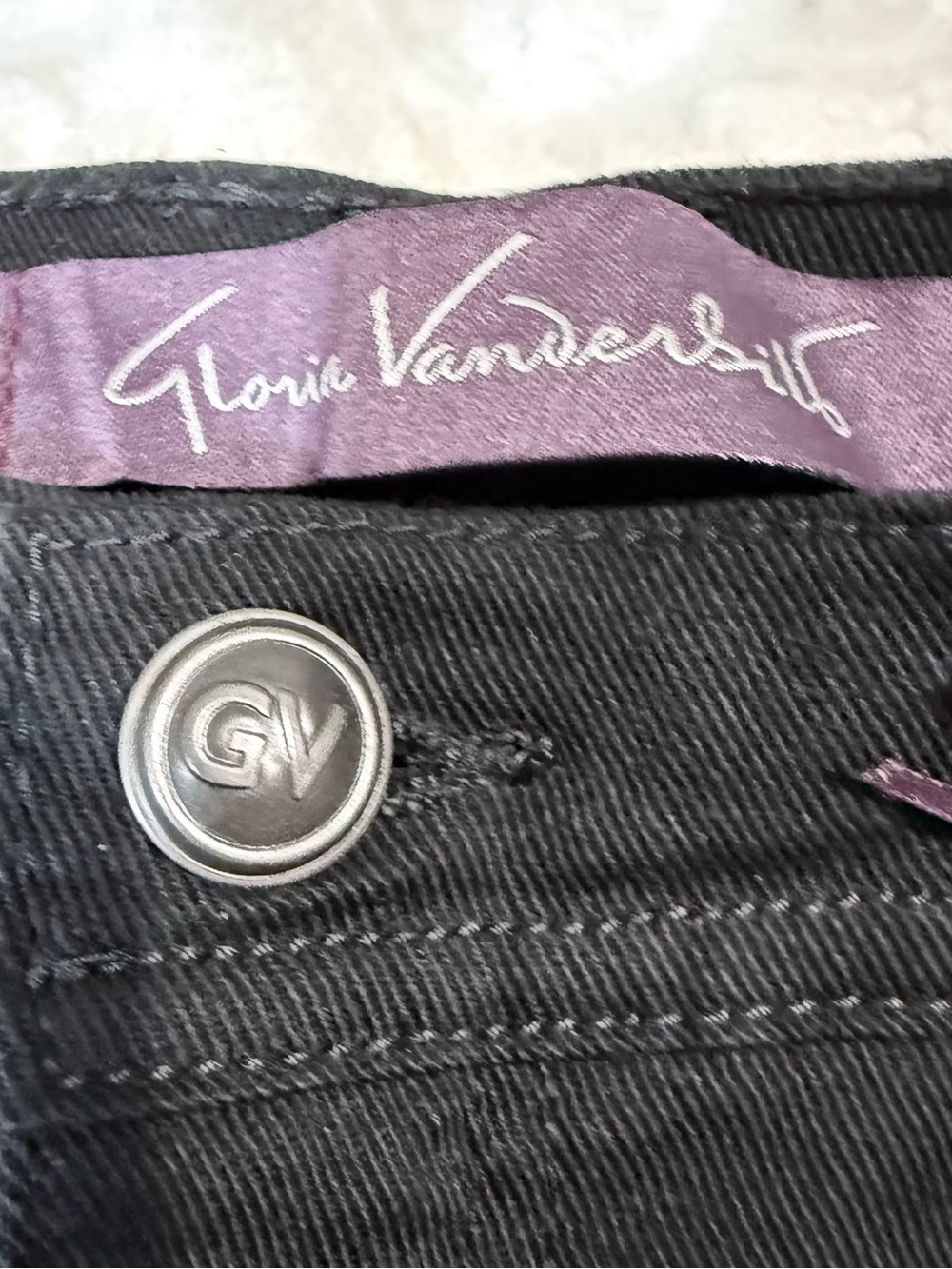 Gloria Vanderbilt Amanda Capris Black - Size 10Petite - NWT - Picture 5 of 15